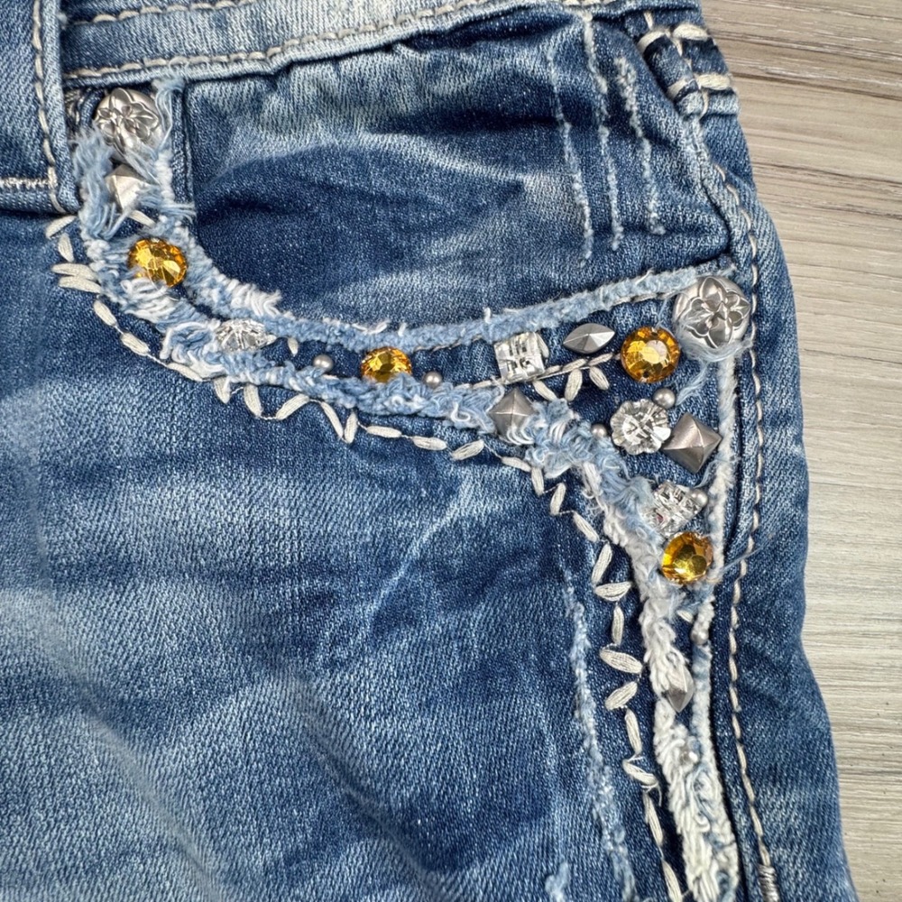 Miss Me Signature Cuffed Capri Jeans Size 27 Medium Wash Embellished JP5755P4 - Picture 9 of 16